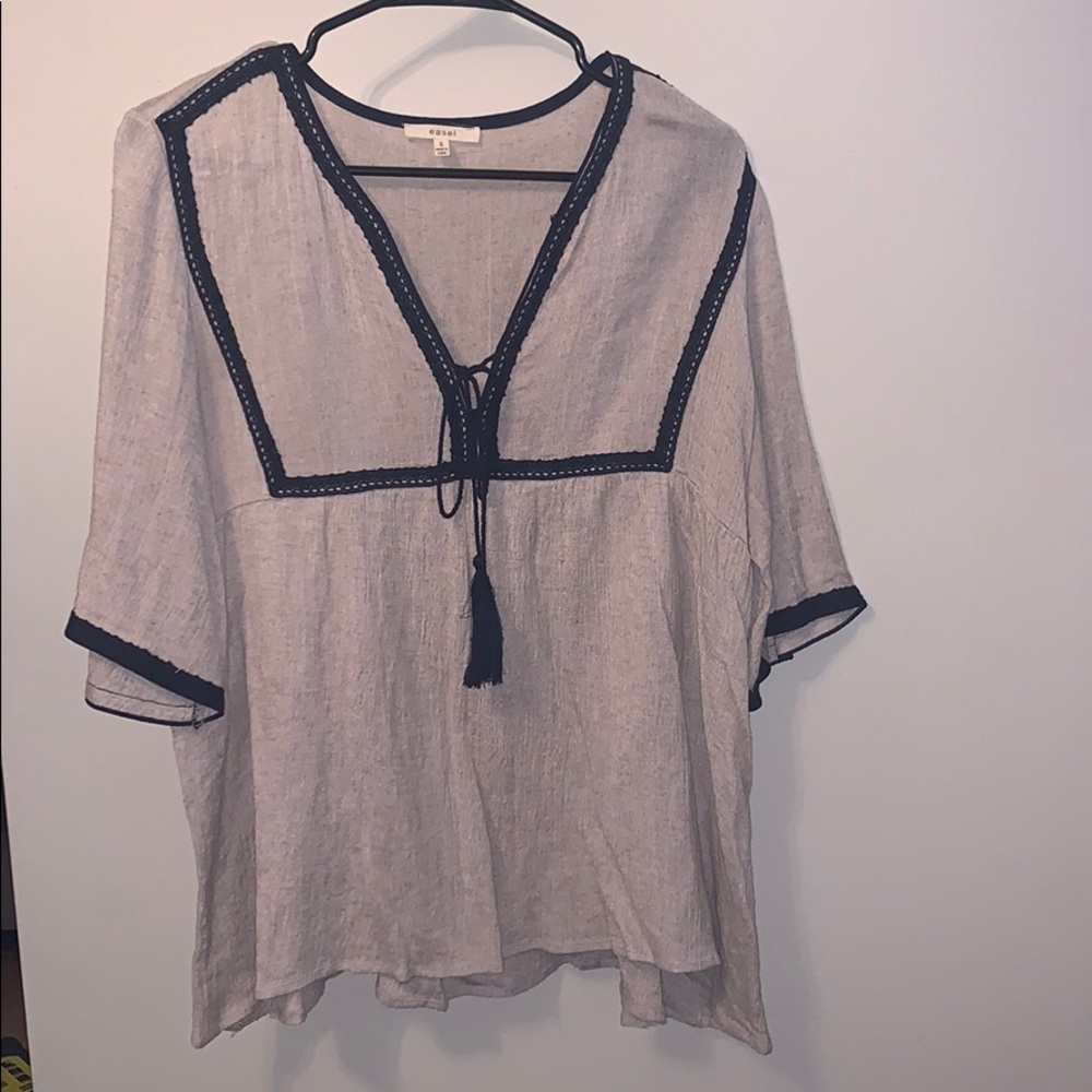 Easel Tan and Navy Blouse